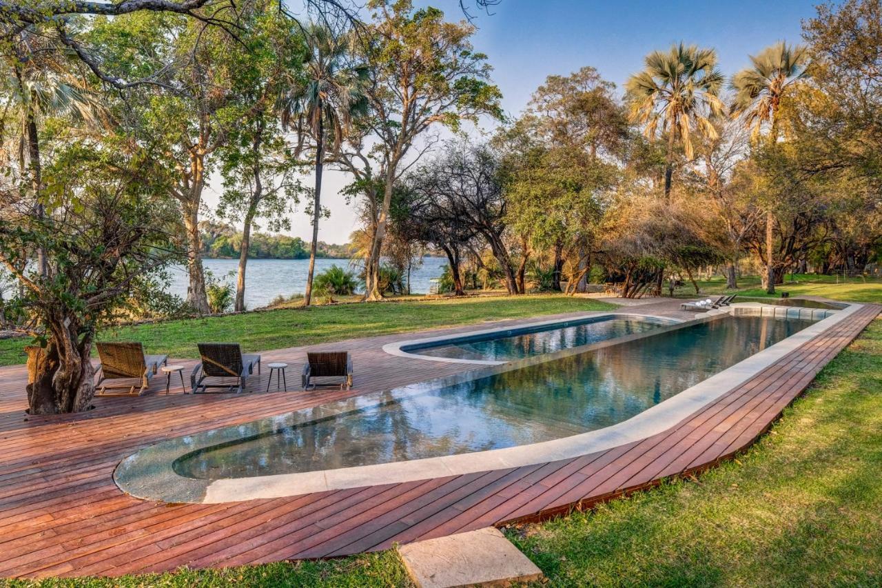 Palm River Hotel Victoria Falls Exterior photo