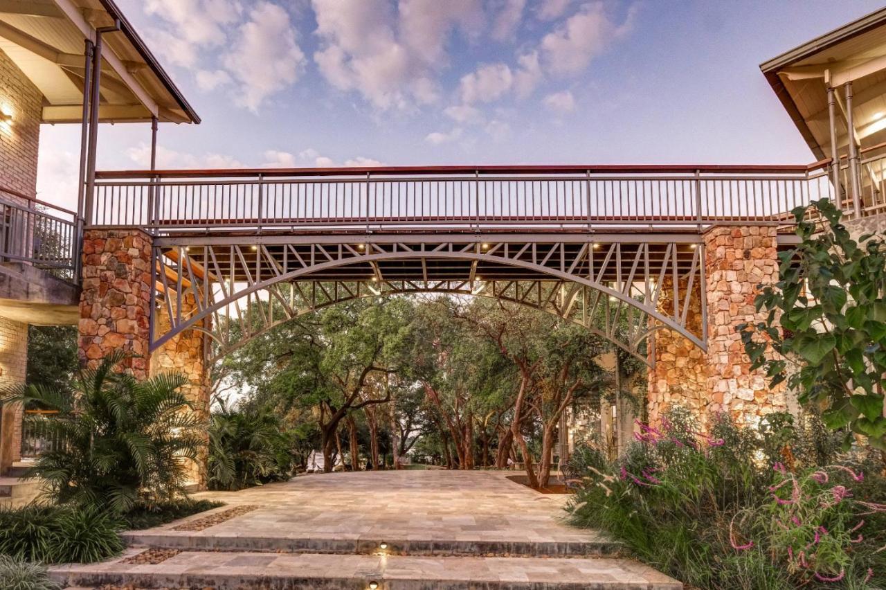 Palm River Hotel Victoria Falls Exterior photo