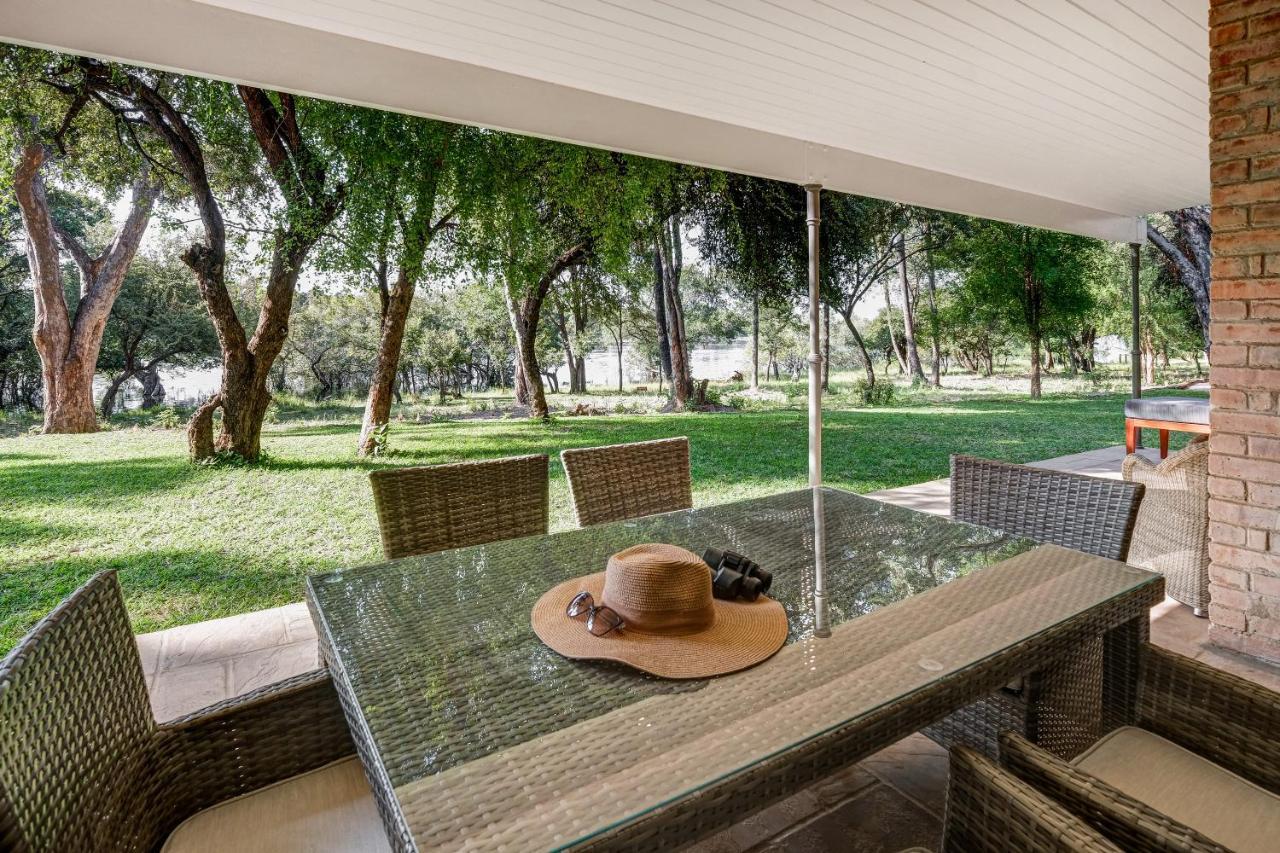 Palm River Hotel Victoria Falls Exterior photo